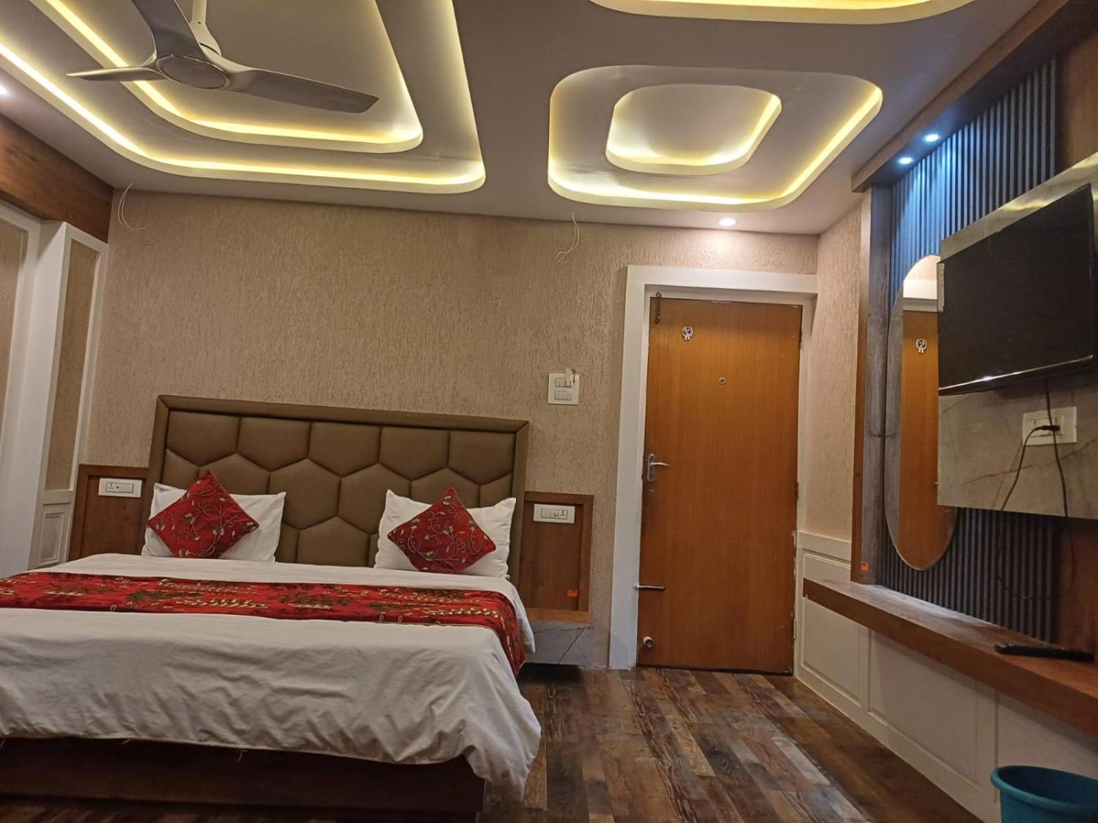 Hotel Manora Palace Srīnagar Extérieur photo