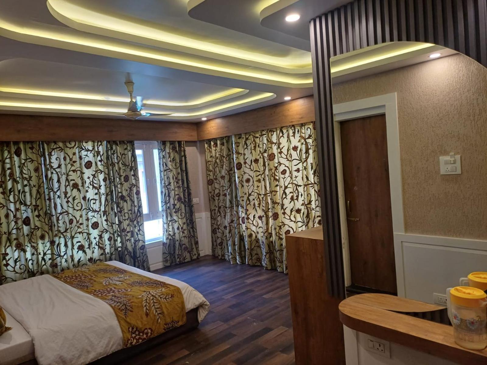 Hotel Manora Palace Srīnagar Extérieur photo