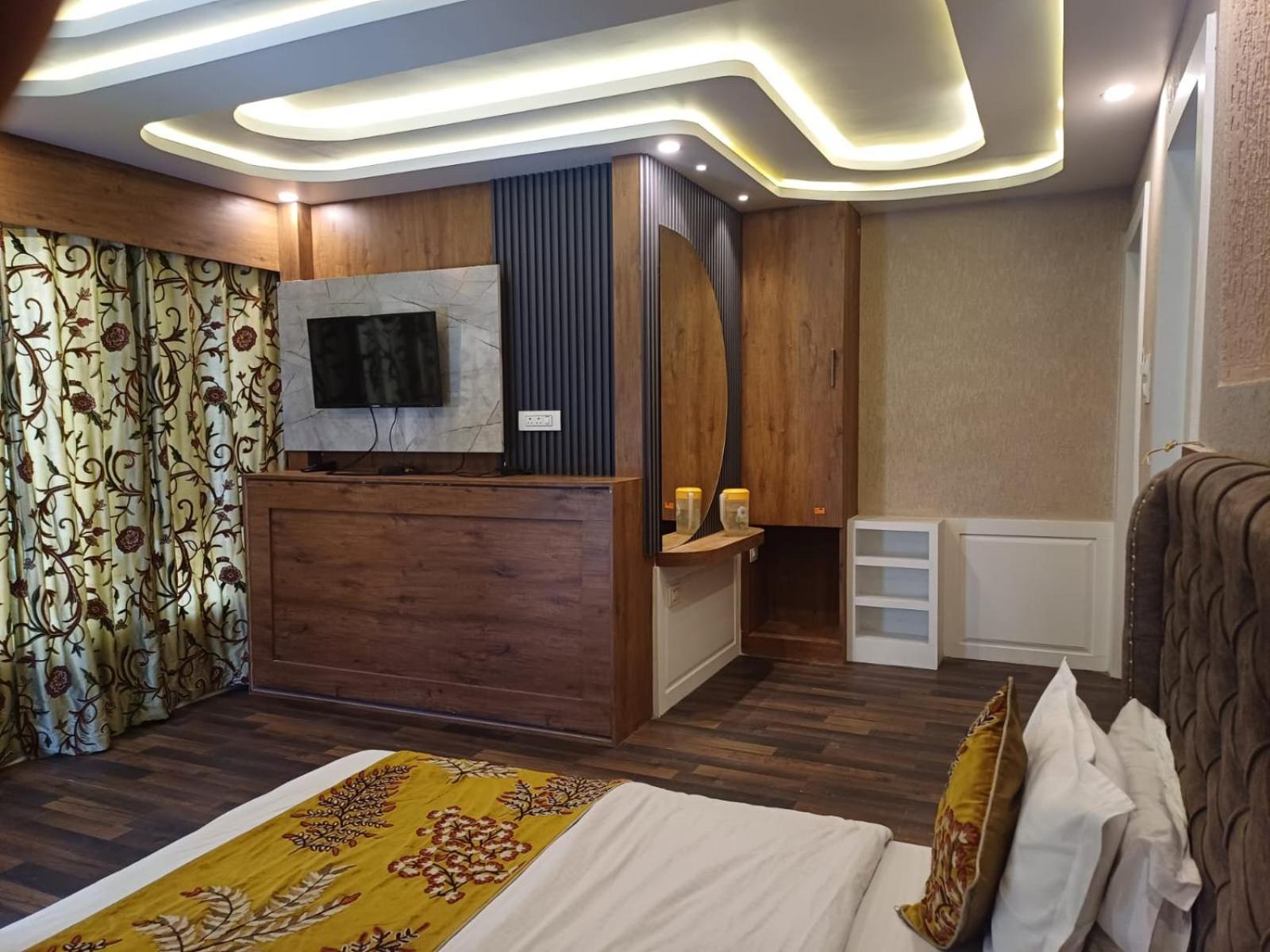 Hotel Manora Palace Srīnagar Extérieur photo