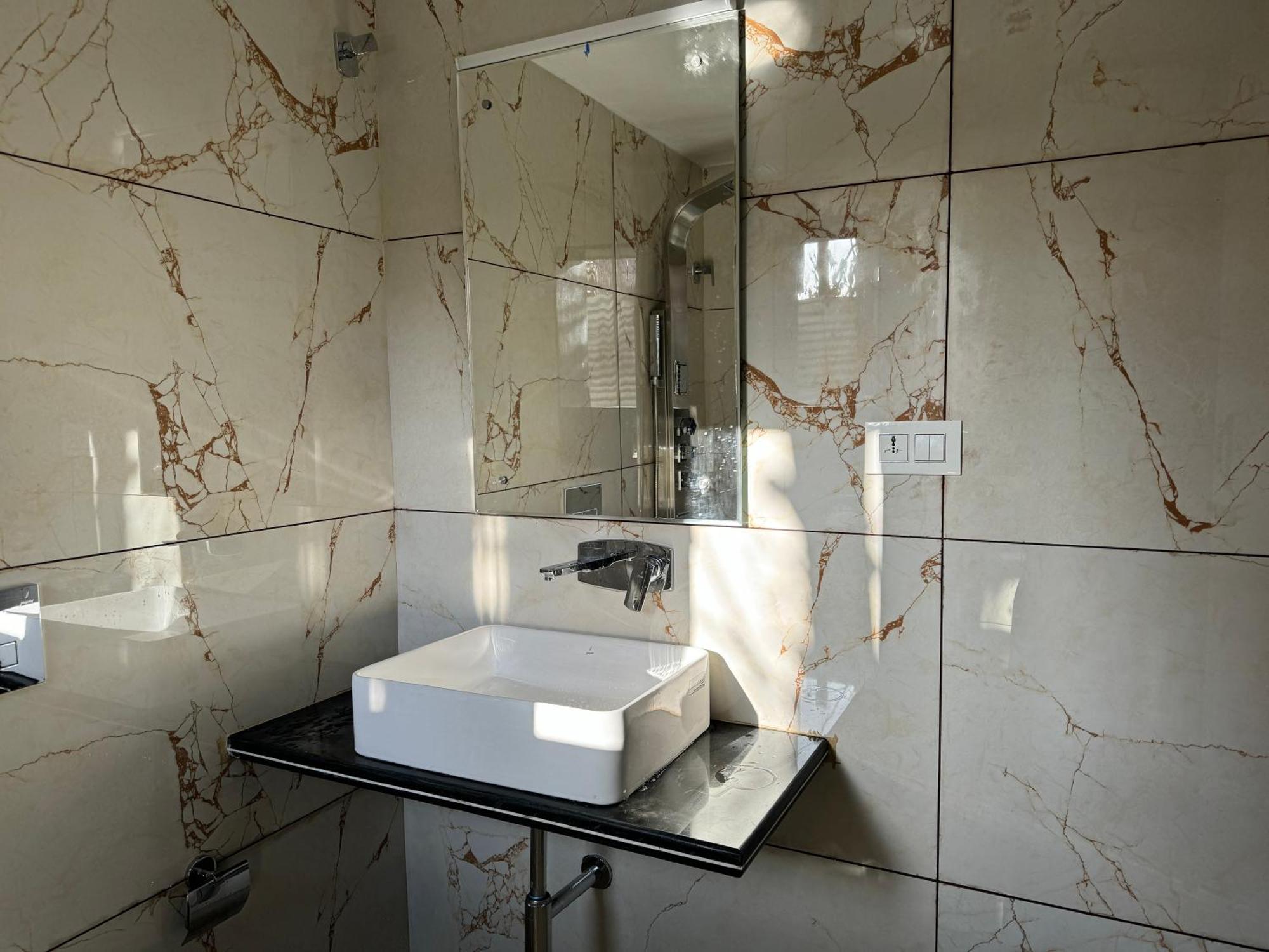Hotel Manora Palace Srīnagar Extérieur photo