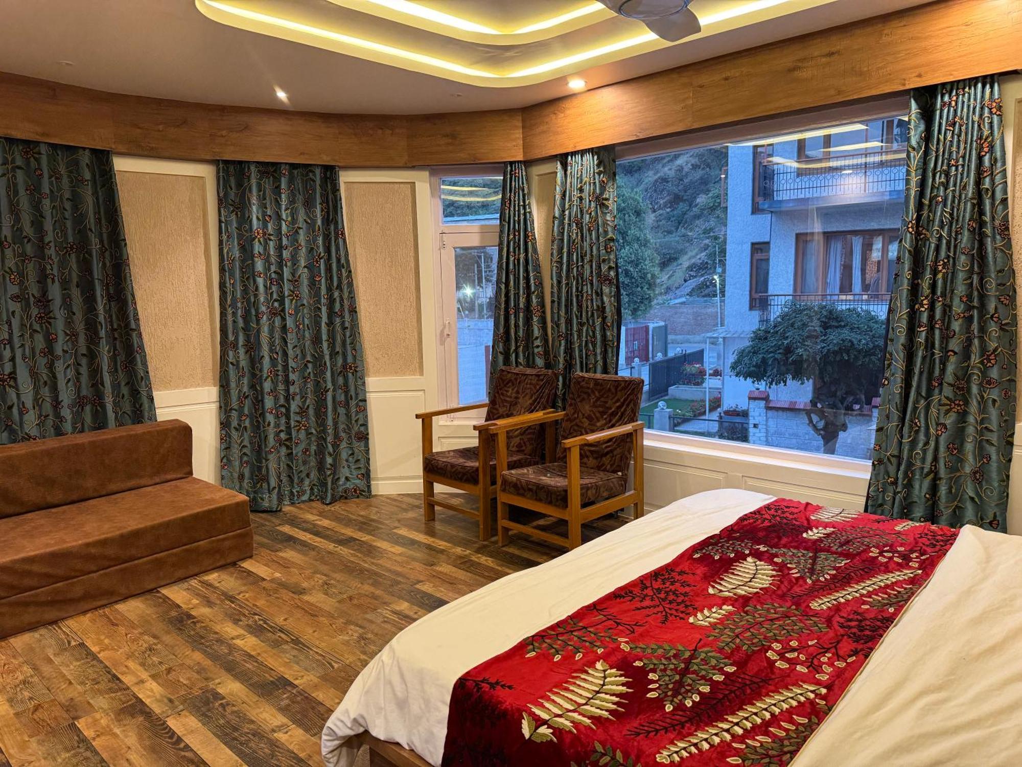 Hotel Manora Palace Srīnagar Extérieur photo